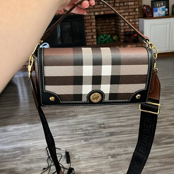 Brand new never used Burberry crossbody bag - Picture 2 of 4